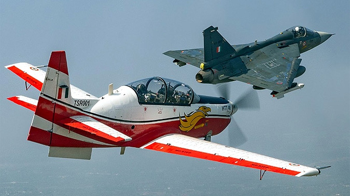 आसमान में गूंजा स्वदेशी पंखों का शोर, HAL के HTT-40 ट्रेनर विमान ने भरी उड़ान, बनाएगा नए ‘एयर वारियर्स’