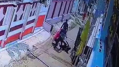 वारदात के बाद से आरोपी फरार.(Photo: Screengrab)