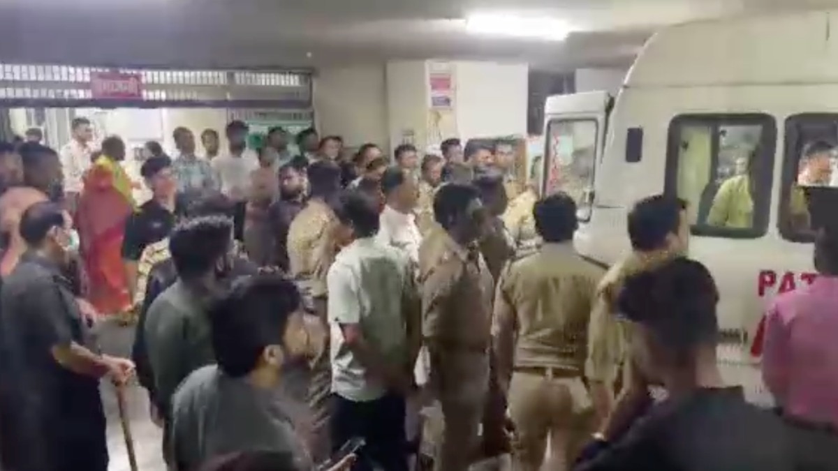 आगरा में हादसा: तेज रफ्तार कार ने घर के बाहर बैठे लोगों को रौंदा, 5 की मौत और 2 घायल