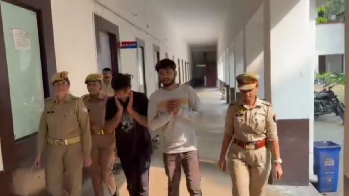 'अब गलती नहीं होगी, सारी लड़कियां मेरी बहनें...', शोहदों की झांसी पुलिस ने ली खबर तो मांगने लगे माफी