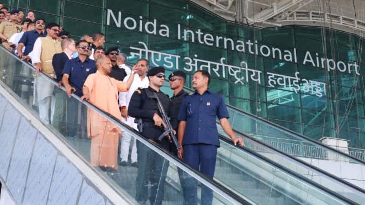 सीएम योगी ने नोएडा एयरपोर्ट का किया निरीक्षण, उद्घाटन समारोह स्थल का लिया जायजा