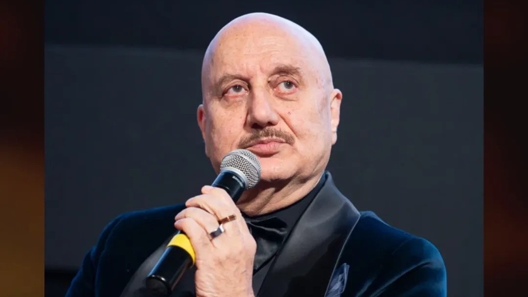 anupam kher cried