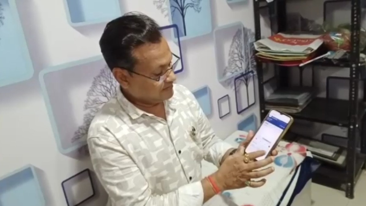 विनोद डोंगले, जो टेक्निकल गलती की वजह से अचानक अरबपति बन गए थे. (Photo: Screengrab)