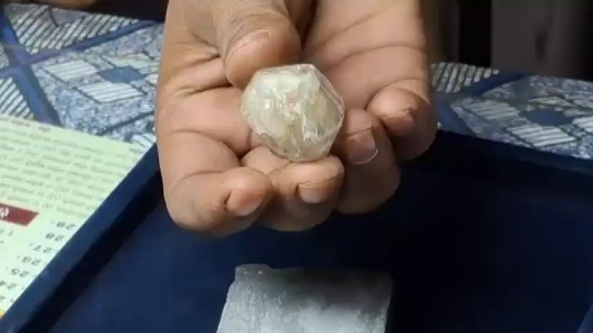 पन्ना के 50 करोड़ के 'हीरे' का सस्पेंस खत्म! खनिज अधिकारियों की मौजूदगी में हुई जांच