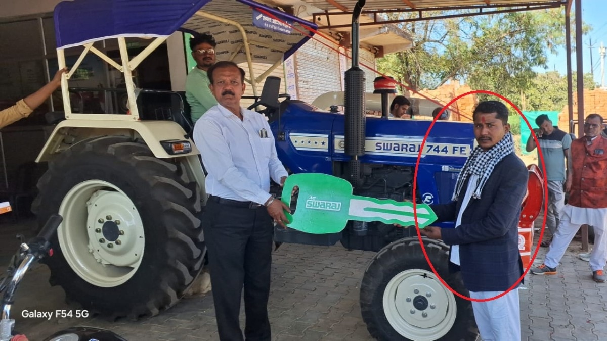 फसल खराब होने से परेशान था.(Photo: Pramod Kumar Gautam/ITG)