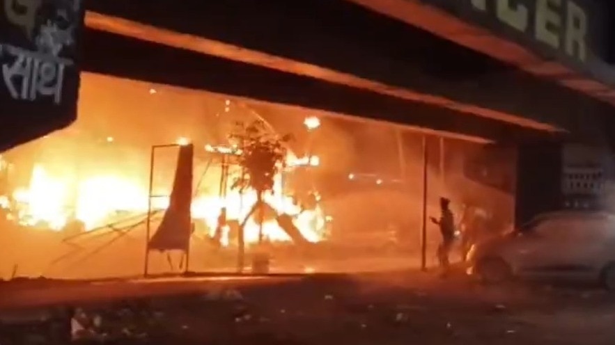 रेस्टोरेंट में लगी भीषण आग, एक के बाद एक फटे चार सिलिंडर... मुरादाबाद अग्निकांड में महिला की मौत