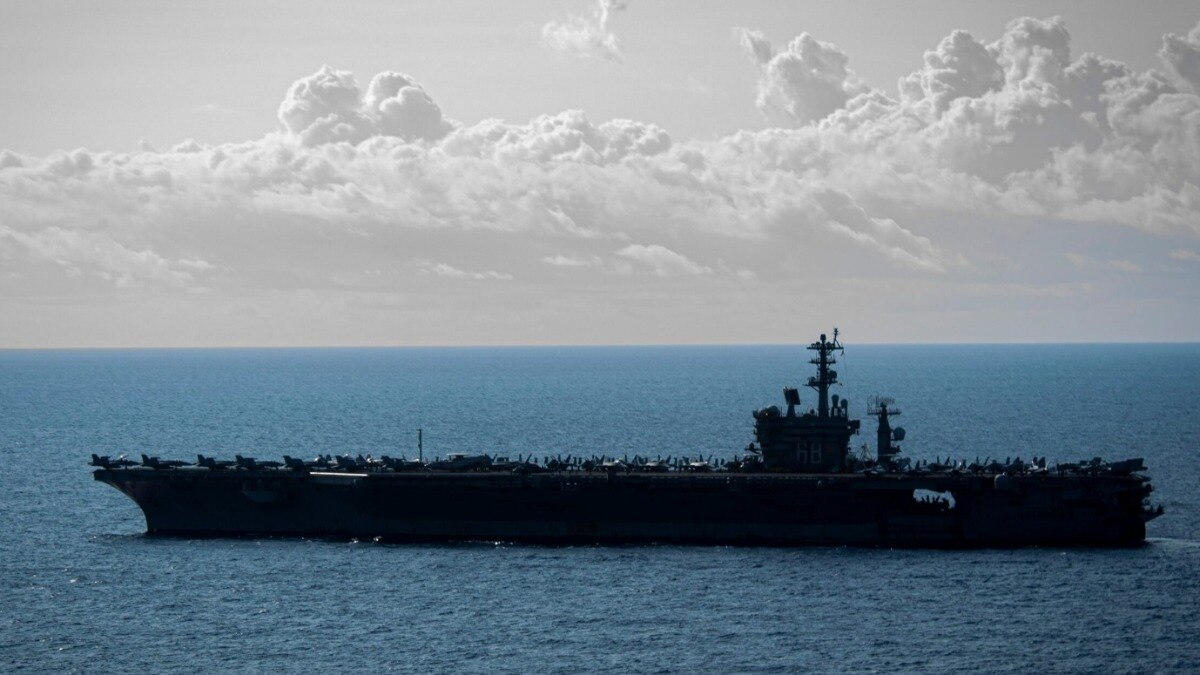 अमेरिकी नौसेना बेड़े में बड़ा हादसा, एक हेलिकॉप्टर और एक फाइटर जेट समुद्र में क्रैश