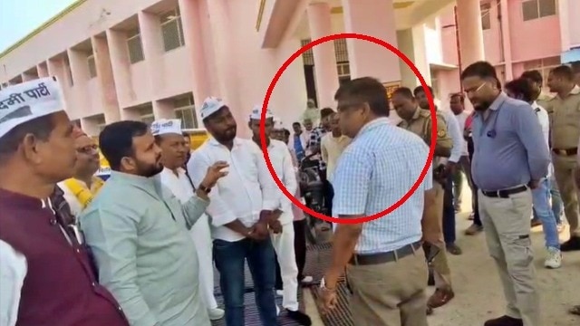 'योगी की अर्थी निकालो' बोलने वाले सुल्तानपुर के प्रभारी CMS सस्पेंड, FIR भी दर्ज