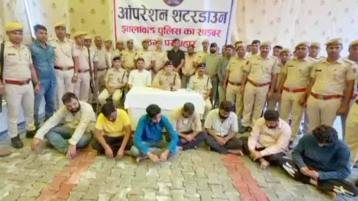 :Six fraud accused arrested