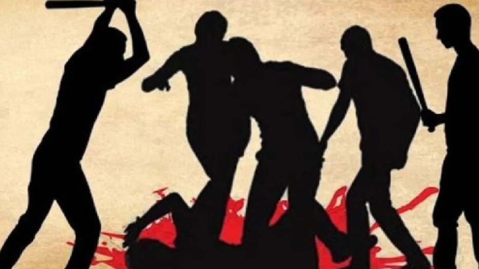 छात्रा ने सोसायटी के सेक्रेटरी पर छेड़खानी और मारपीट का आरोप, वीडियो वायरल होते ही पुलिस हरकत में आई
