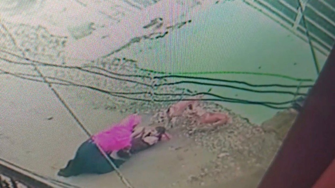 मां अस्पताल में भर्ती.(Photo: Screengrab)