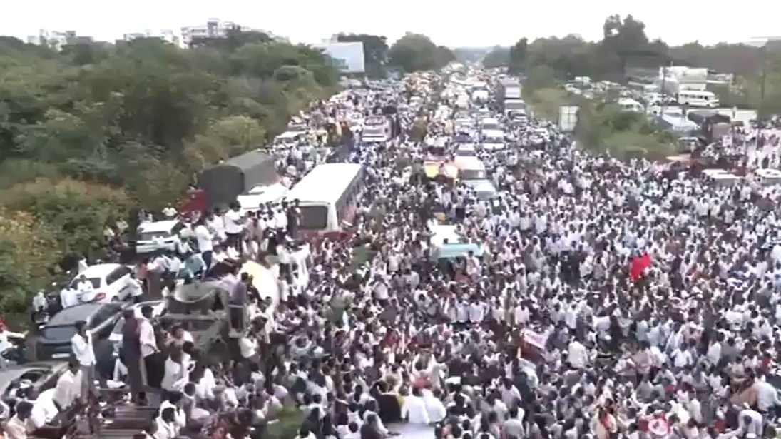 लोन माफी, फसलों के नुकसान की भरपाई और MSP... महाराष्ट्र में सड़कों पर क्यों उतरे किसान?