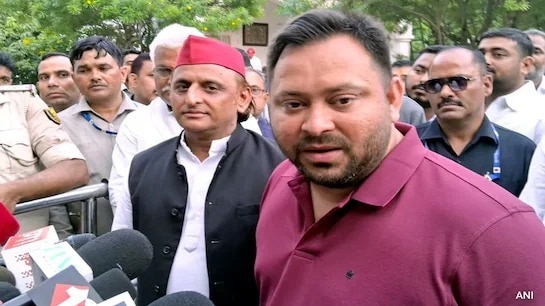 बिहार में अखिलेश यादव मॉडल पॉलिटिक्स कर रहे तेजस्वी यादव (Photo-PTI)