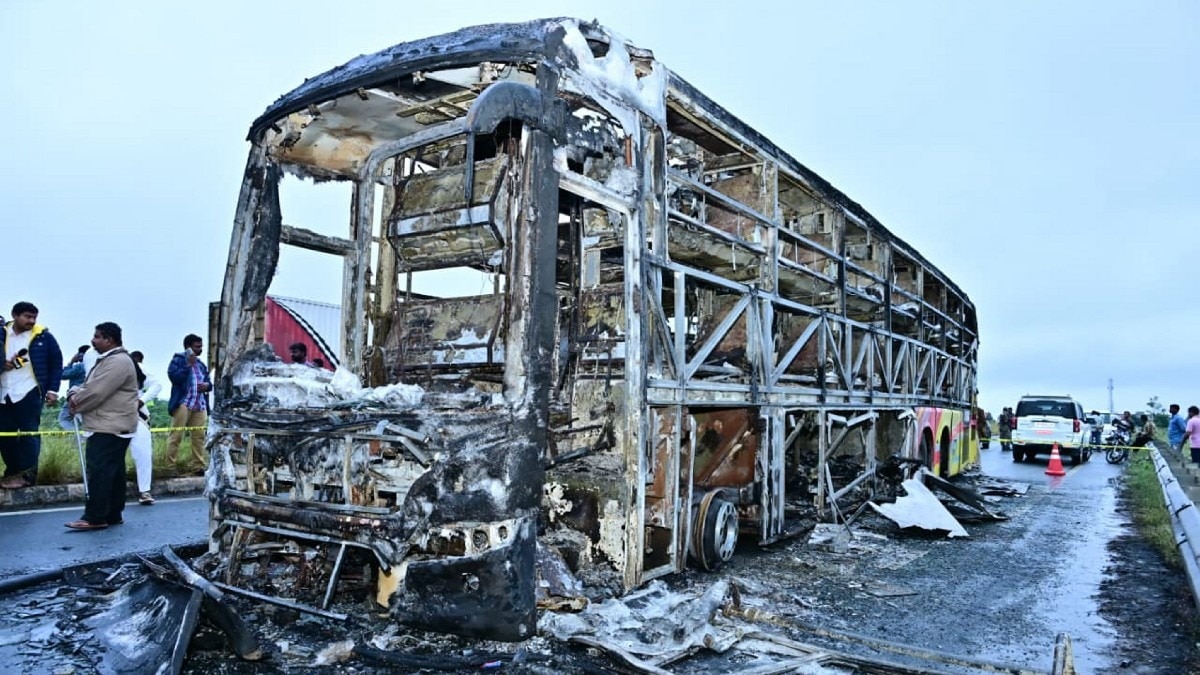 आंध्र बस अग्निकांड 19 यात्रियों की दर्दनाक मौत.(Photo:PTI)