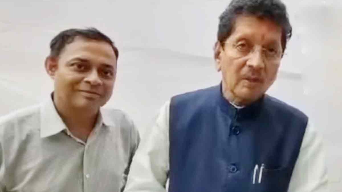 Rohit ARYA AND FORMER EDUCATION MINISTER Deepak Kesarkar