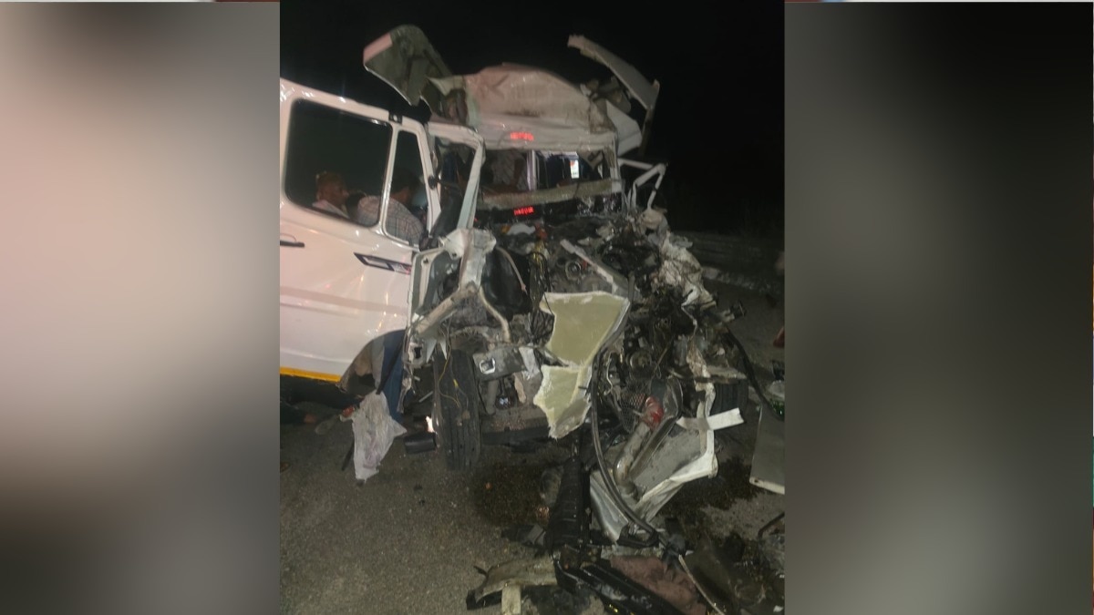 जोधपुर में दर्दनाक सड़क हादसा, खड़े ट्रक में घुसा टेंपो ट्रैवलर, 15 लोगों की मौत