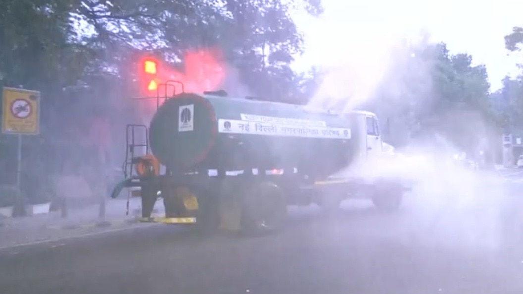 आनंद विहार, लोधी रोड, सफदरजंग तक पूरी दिल्ली धुंध की चादर में लिपटी, AQI खतरनाक लेवल पर