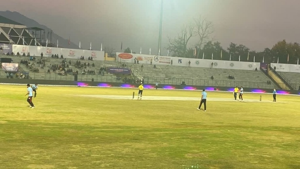 हेवन प्रीमियर लीग के लिए देश-विदेश के 70 क्रिकेटरों को श्रीनगर ले गए, होटल में छोड़ भाग गए आयोजक