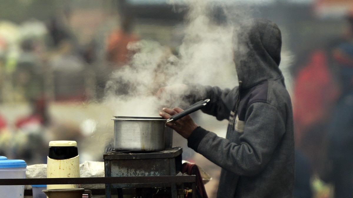 दिल्ली में सर्दी की दस्तक...नवंबर शुरू होते ही गिरा पारा, सोमवार सीजन का सबसे ठंडा दिन