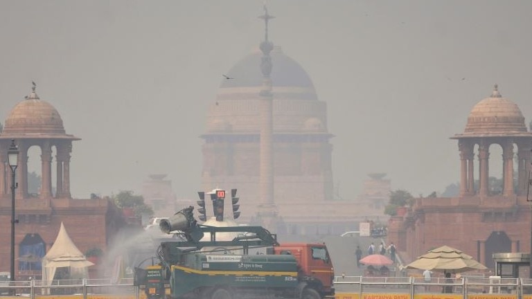 दिवाली की रात ठप रहे CPCB के 37 मॉनिटरिंग स्टेशन (Photo-PTI)