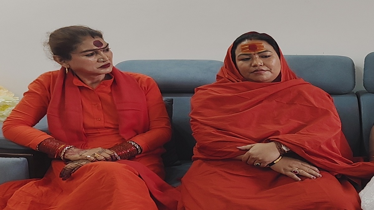 ममता कुलकर्णी ने दाऊद इब्राहिम को लेकर दिया बयान, किन्नर अखाड़े में दो फाड़, बनेगा सनातनी किन्नर अखाड़ा