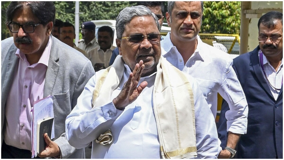 'काम छोड़कर सब यहां आ गए?', स्वागत में खड़े अफसरों की CM सिद्धारमैया ने लगाई क्लास