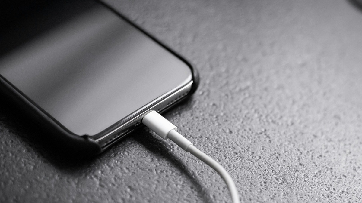 सरकारी चेतावनी, भूलकर भी ना खरीदें ये मोबाइल चार्जर वर्ना हो सकता है भारी नुकसान