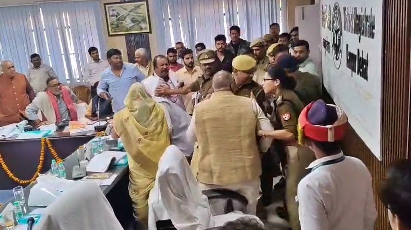 कानपुर देहात में BJP सांसद भोले सिंह और पूर्व सांसद अनिल शुक्ला वारसी भिड़े, हाथापाई की नौबत, बात गुंडा-हिस्ट्रीशीटर तक पहुंच गई