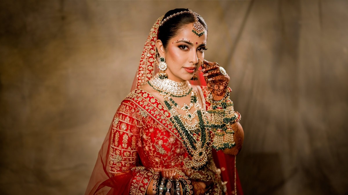 लाल जोड़े में दुल्हन बनी 'आनंदी', पत्नी को देख रो पड़े थे मिलिंद, बोले- सच्चे इमोशन...