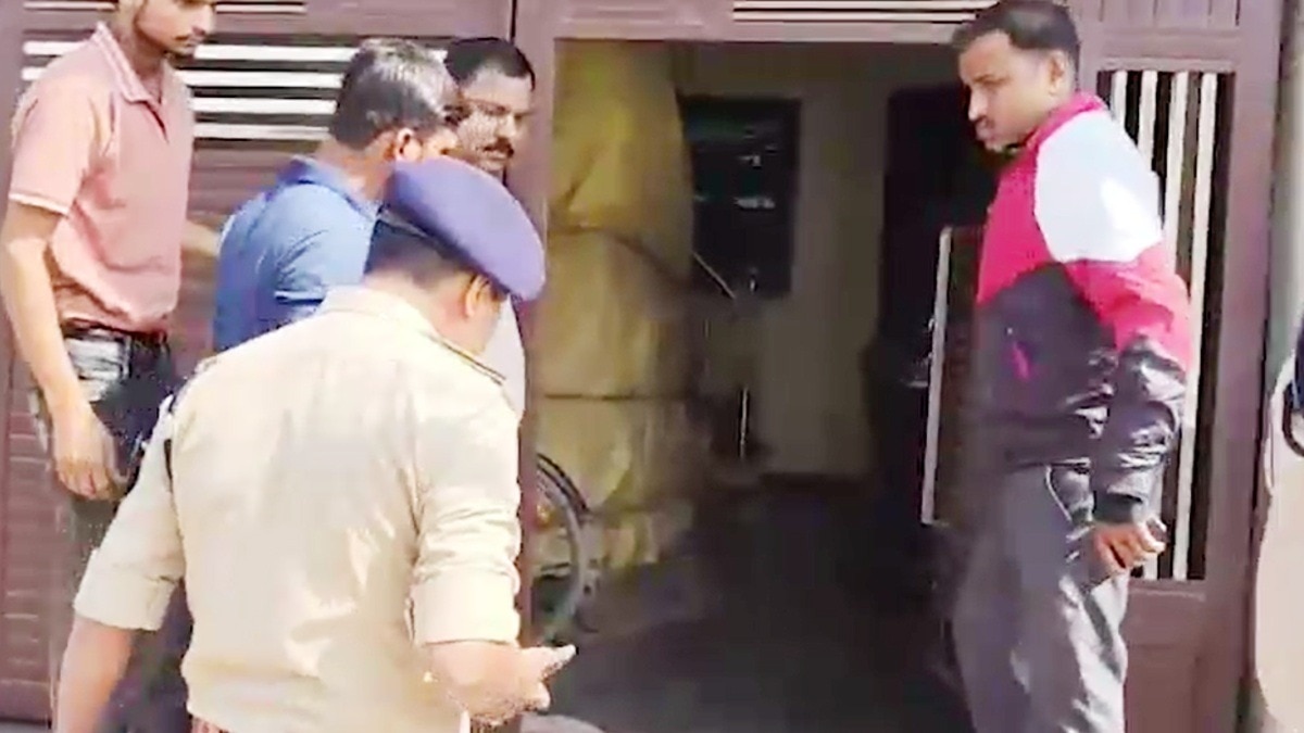 गेहूं में रखी सल्फास का कहर... नमी से बनी फॉस्फीन गैस, कूलर की हवा से कमरे में फैली; 2 बच्चों की मौत, ICU में माता-पिता