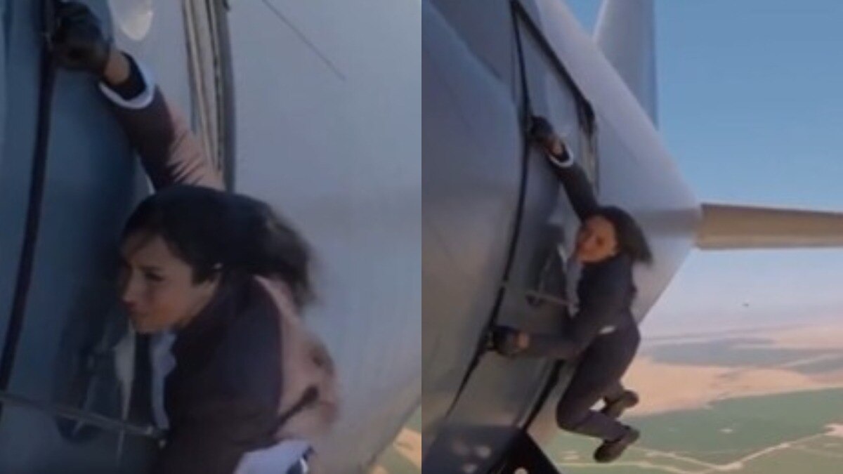 मिशेल हैरी ने Lockheed C-130 सैन्य विमान के दरवाजे से लटककर यह खतरनाक स्टंट किया (Photo:X/@mog_russEN)
