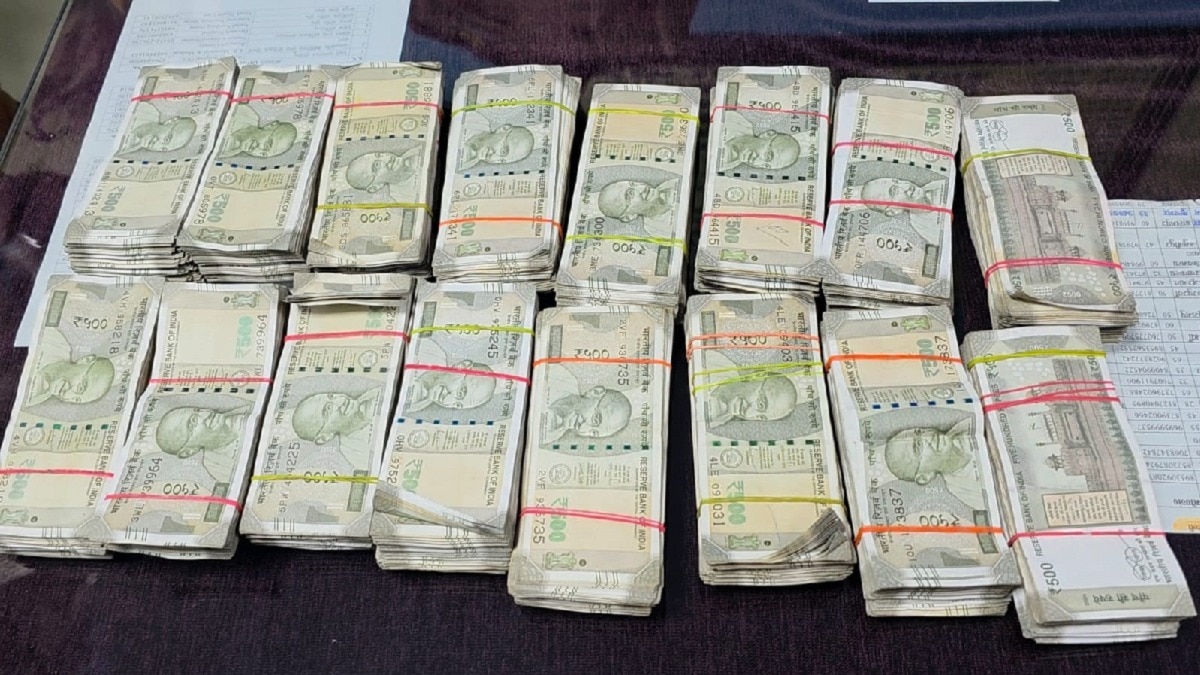 युवक के पास कोई वैध कागजात नहीं मिले. (Photo: ITG)