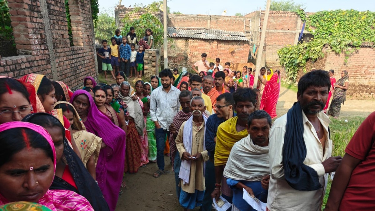 अनंत सिंह के मोकामा में कैसी चल रही है वोटिंग... इन तस्वीरों में देखिए