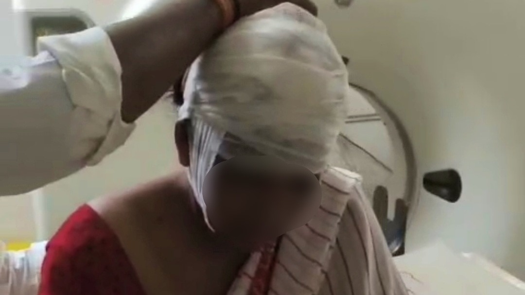 बस्ती में सपा नेता की दरिंदगी: बुजुर्ग महिला पर किया कुल्हाड़ी-सरिया से हमला, 48 घंटे तक नहीं लिखी गई FIR, एसपी ने लिया एक्शन