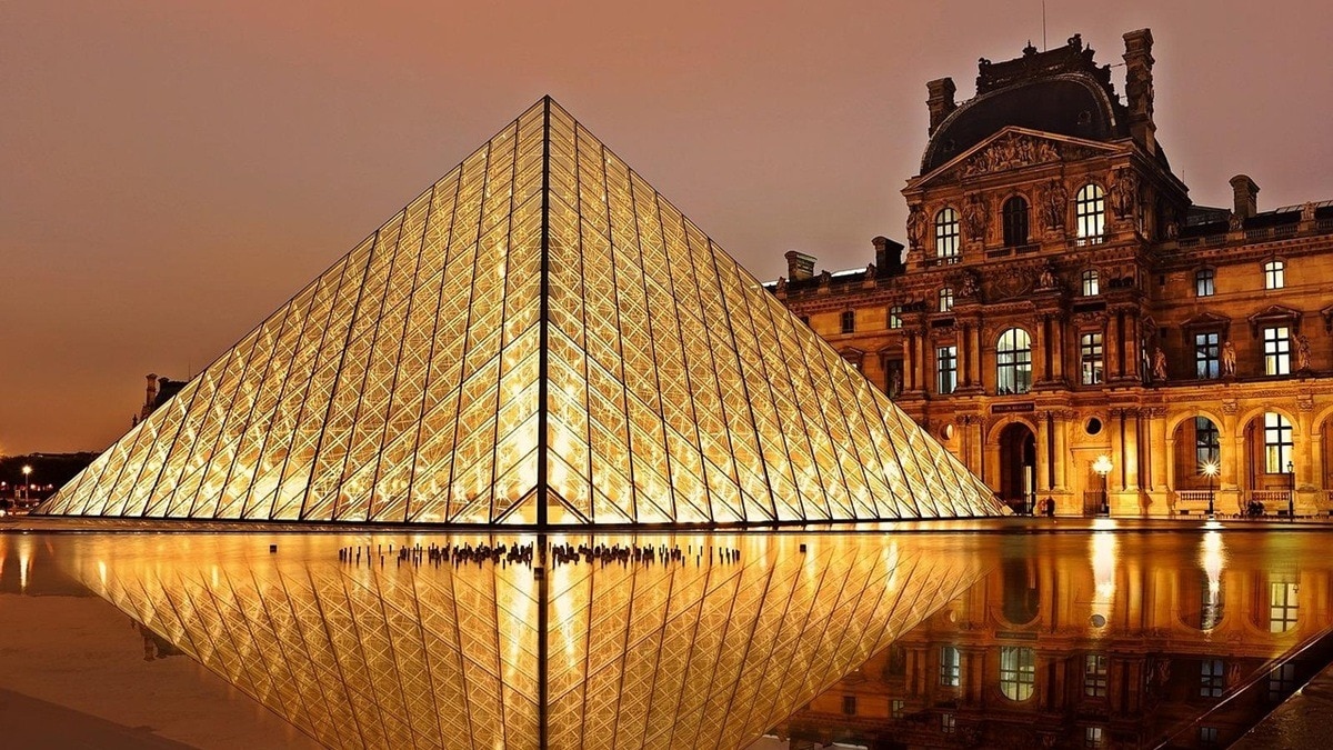 Louvre Museum 