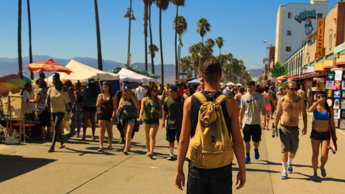 US में टूरिस्टों पर क्यों हो रहे लगातार अटैक, क्या अनसेफ हो रही है अमेरिका यात्रा