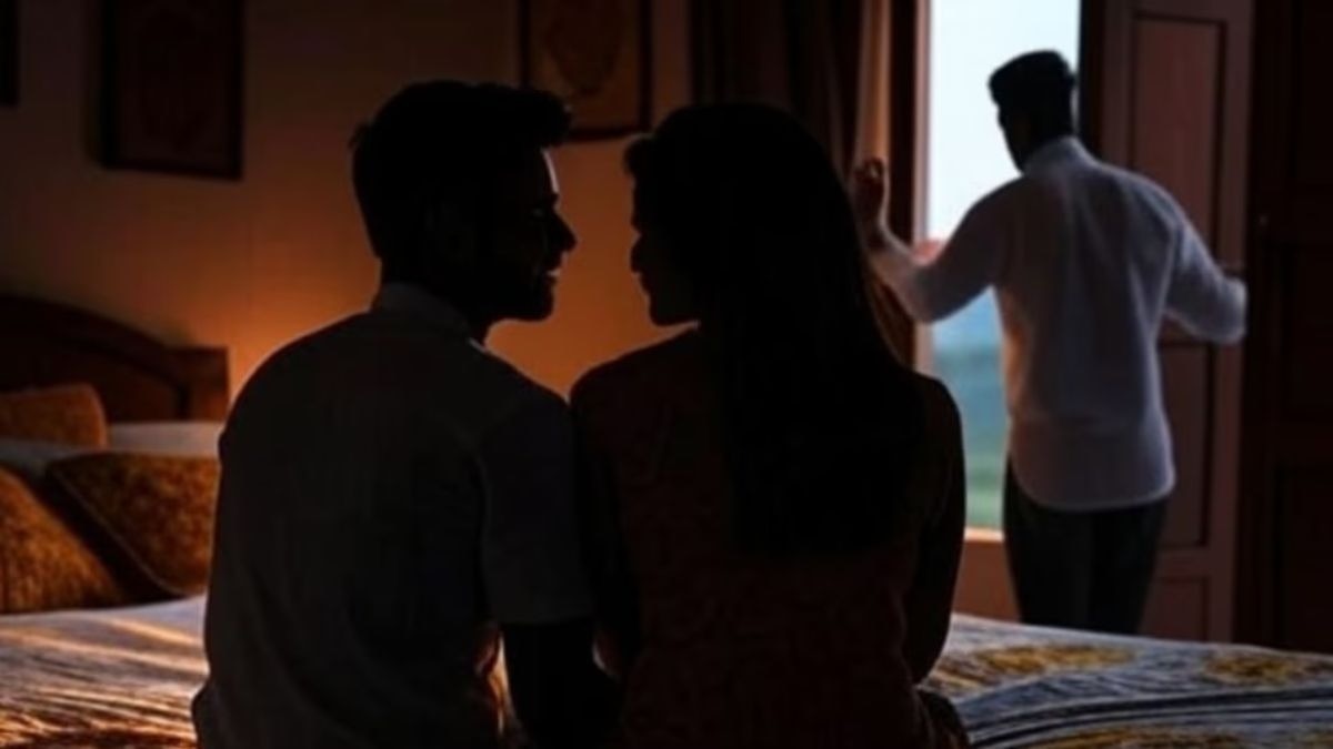 दूध में नशीली दवा और बंधे हाथ-पैर... 57 साल के डॉक्टर की पत्नी का बिजली मिस्त्री से अफेयर, सन्न कर देगी बरेली की ये कहानी