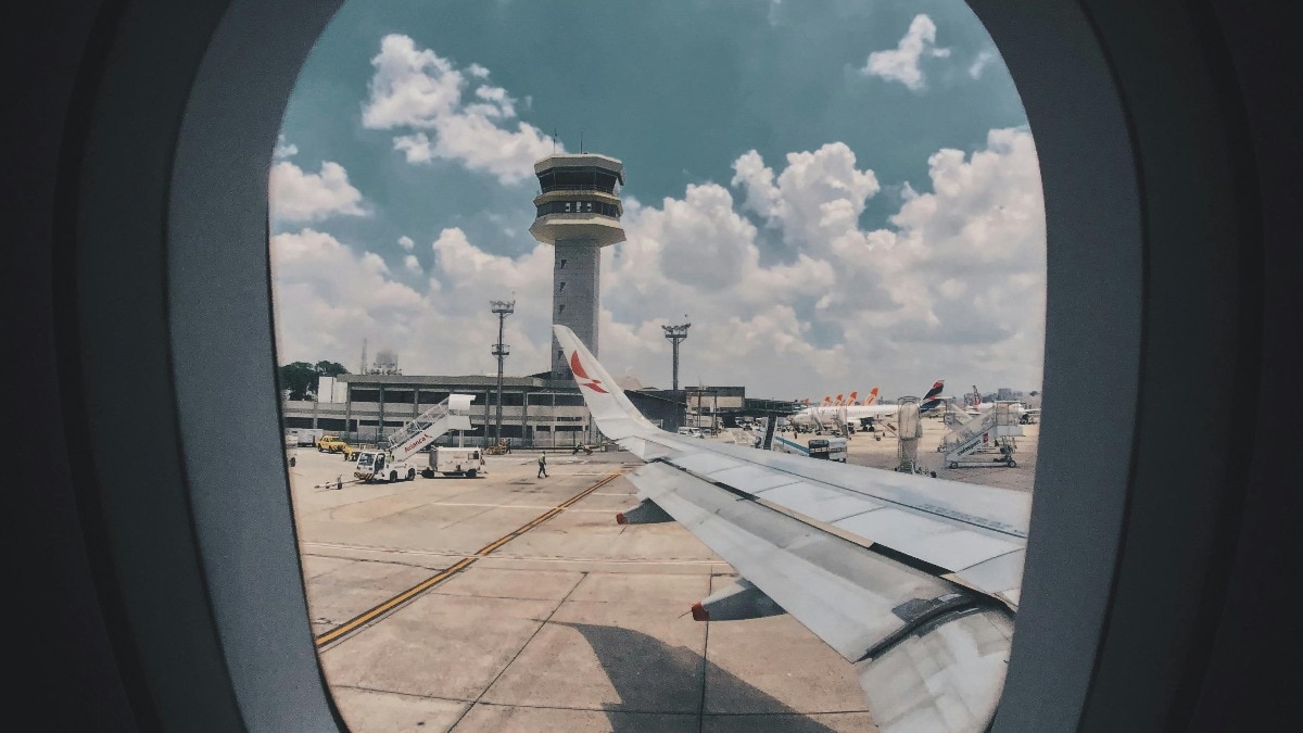 ATC सॉफ्टवेयर ग्लिच के बाद दिल्ली एयरपोर्ट पर 300 फ्लाइट्स लेट, पार्किंग की समस्या से जूझ रहीं एयरलाइंस