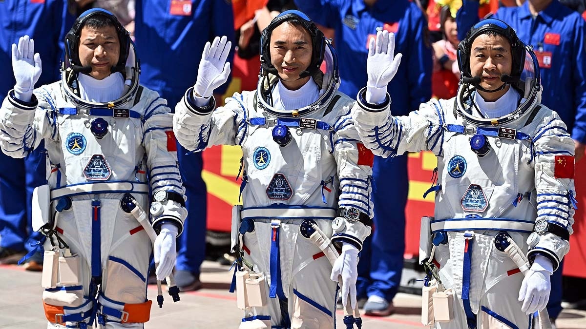 china astronaut shenzhou 20 space debris