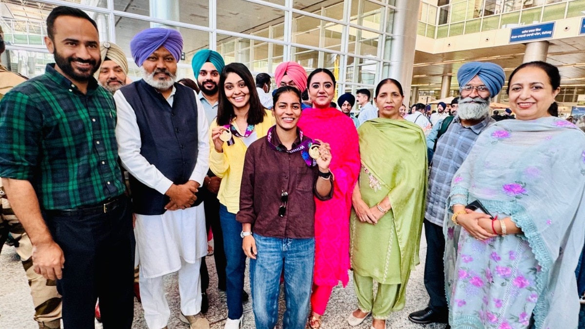 मोहाली पहुंचीं विश्व कप विजेता बेटियां... पंजाब सरकार ने किया जोरदार स्वागत
