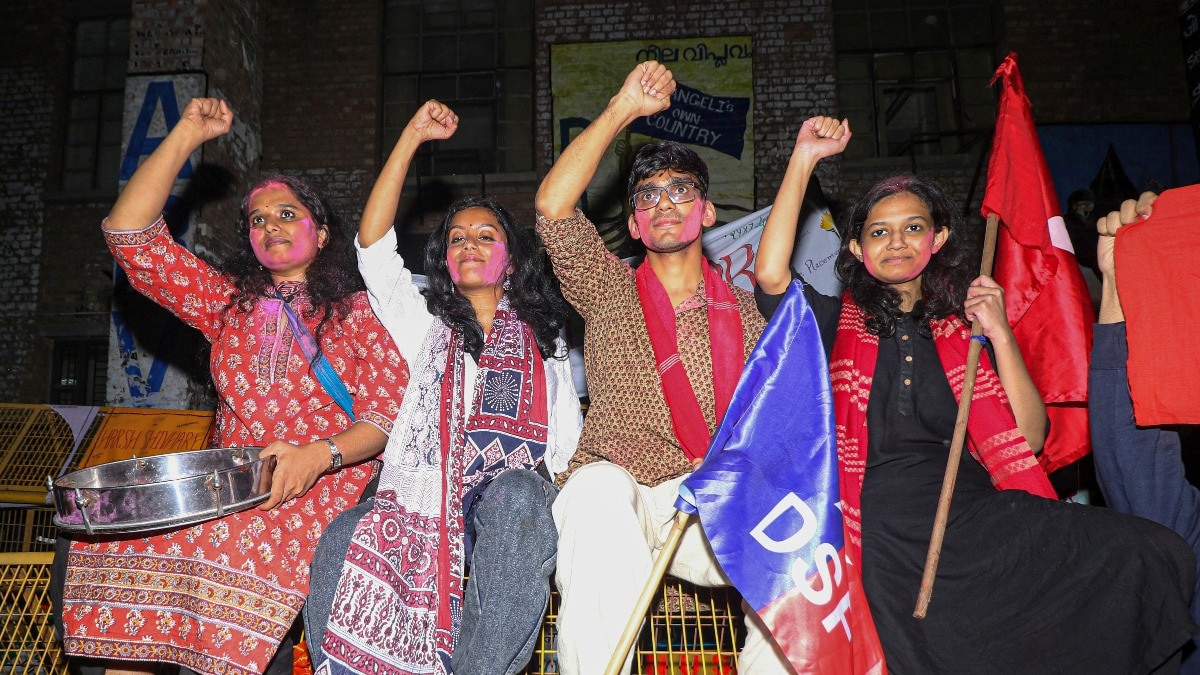 JNU में लेफ्ट का किला दरकता क्यों नहीं? ओएन शुक्ला से लेकर अदिति मिश्रा तक की कहानी