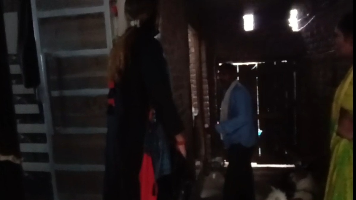 यूट्यूबर वंशिका ने पिता को दी गंदी गालियां (Photo: Screengrab)