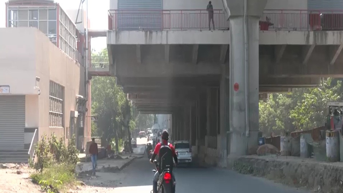 गजब है MP! मेट्रो स्टेशन बनने के बाद पता चला कि ऊंचाई है कम, फिर लगाया गया ये जुगाड़