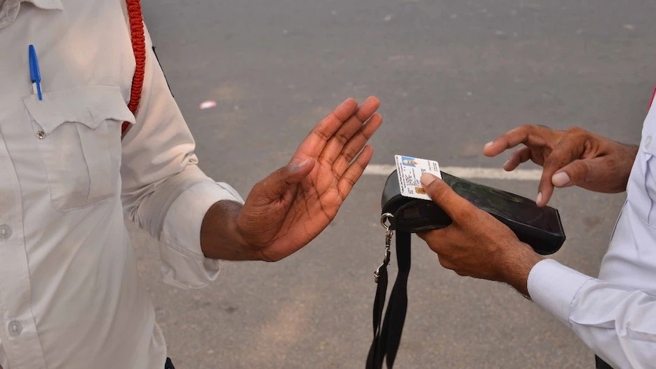 UP: स्कूटी सवार का कटा 20 लाख 74 हजार रुपये का चालान, ट्रैफिक पुलिस की कार्रवाई से हड़कंप