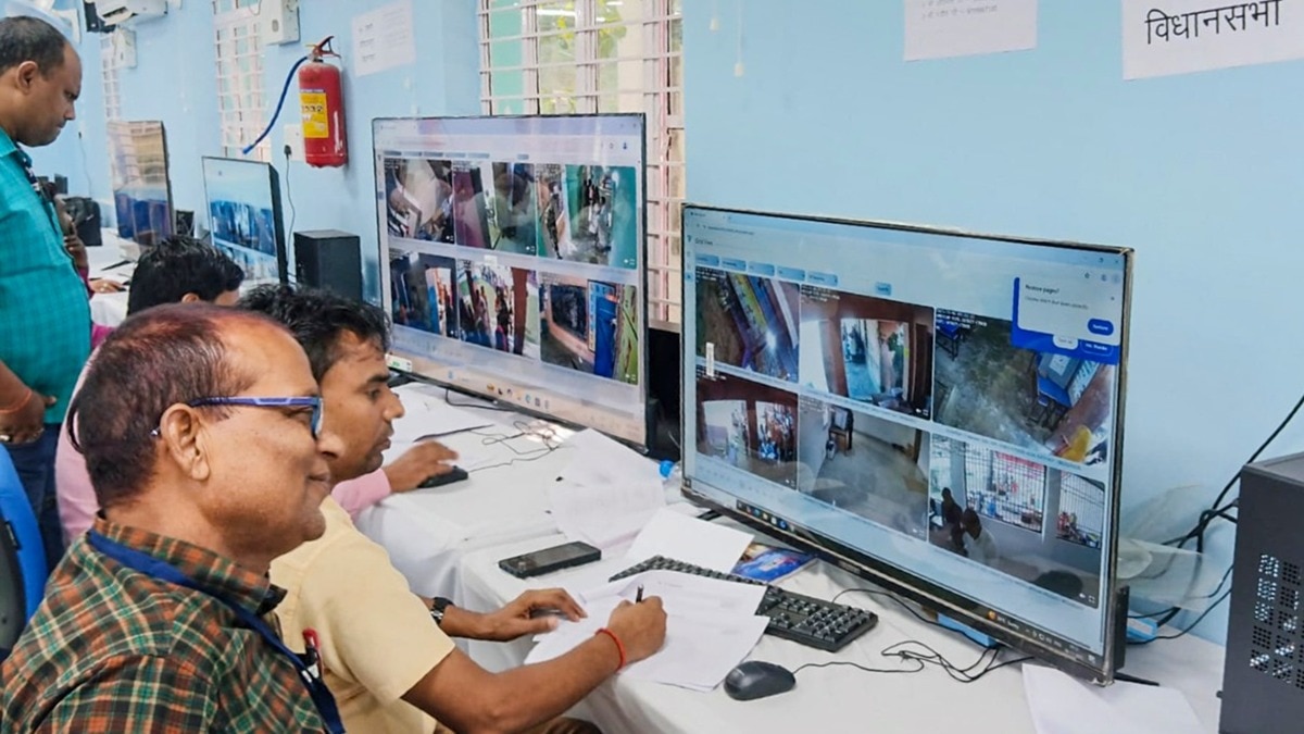 'स्ट्रॉन्ग रूम में CCTV बंद, आधी रात वैन की एंट्री-एग्जिट', RJD के इन आरोपों पर आया EC का जवाब