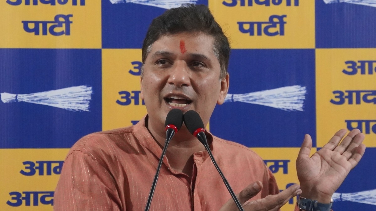 दिल्ली में सरकारी अस्पतालों के निजीकरण की चर्चा ने आप-बीजेपी के बीच बढ़ाया सियासी तापमान (Photo: PTI)