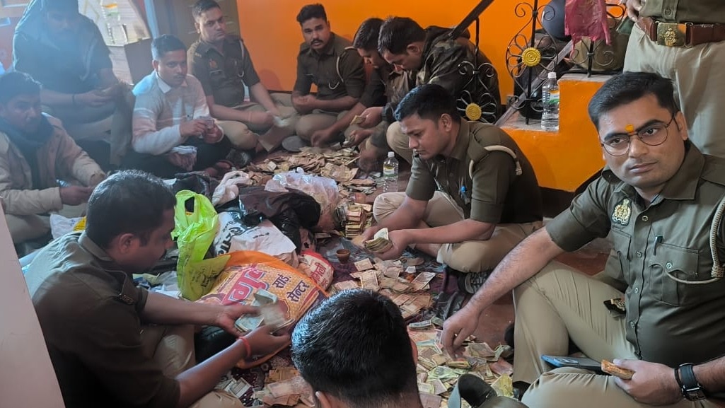 प्रतापगढ़ में ड्रग माफिया पर शिकंजा... UP पुलिस के इतिहास की सबसे बड़ी कैश बरामदगी, 22 घंटे चली गिनती