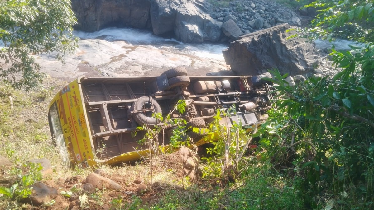 महाराष्ट्र के नंदुरबार में स्कूल बस 150 फीट खाई में गिरी, एक छात्र की मौत, कई गंभीर रूप से घायल
