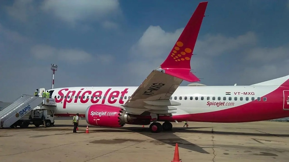 हवा में था SpiceJet का विमान और इंजन हो गया फेल, कोलकाता एयरपोर्ट पर हुई इमरजेंसी लैंडिंग