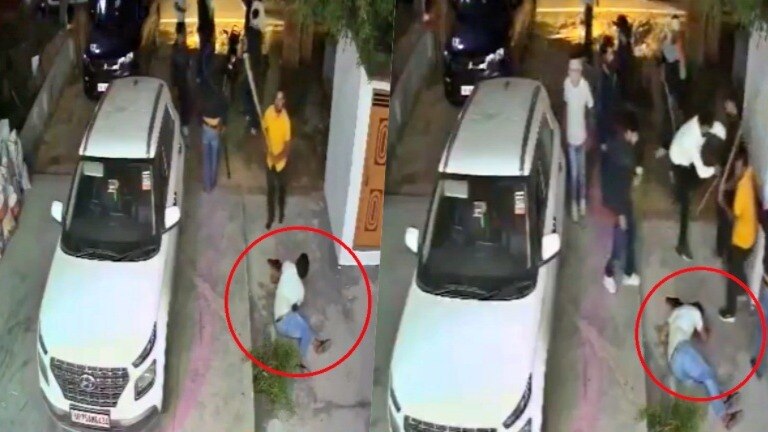 इटावा: घर के बाहर लाठी-डंडे से पीटा, अधमरा छोड़ भागे... अब लॉकअप से लंगडाते निकले हमलावर, पुलिस ने किया 'इलाज'